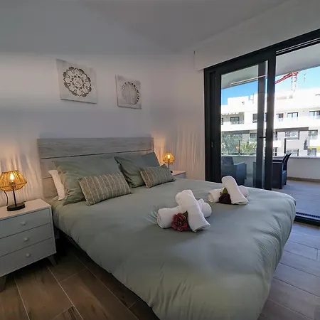 Poolside 2br Villamartin 公寓 *