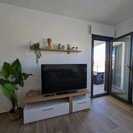 Poolside 2br Villamartin Apartment *