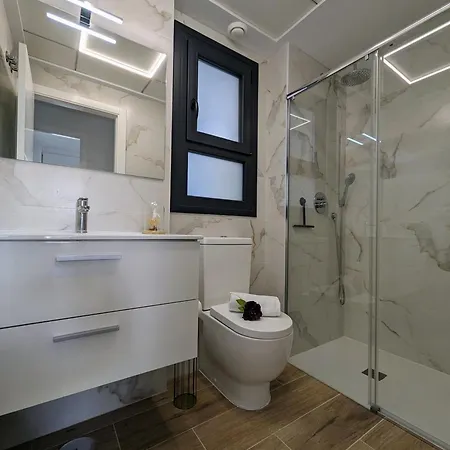 Poolside 2br Villamartin Alicante