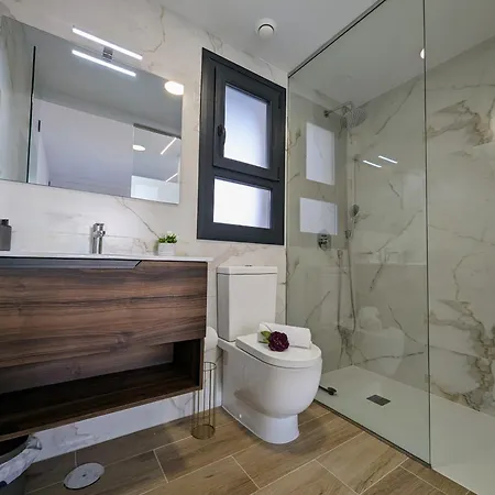 Poolside 2br Villamartin Apartment *