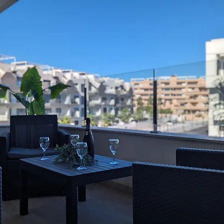 Poolside 2br Villamartin Lejlighed Alicante