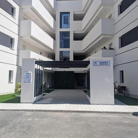 Poolside 2br Villamartin Apartment *